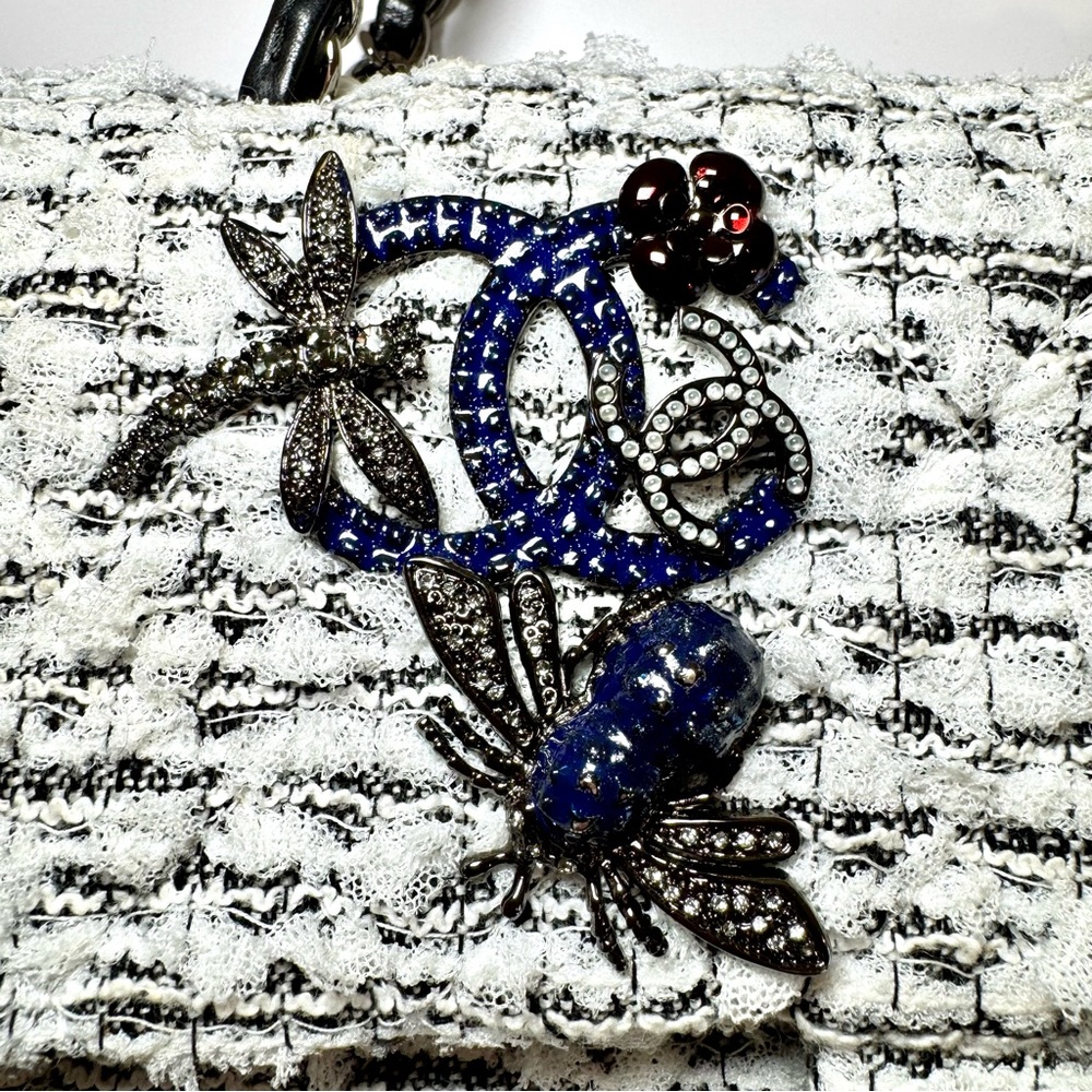 Rare Chanel 2.55 Garden Party CC Logo Charms Flap Bag In White & Black Tweed - Picture 4 of 16